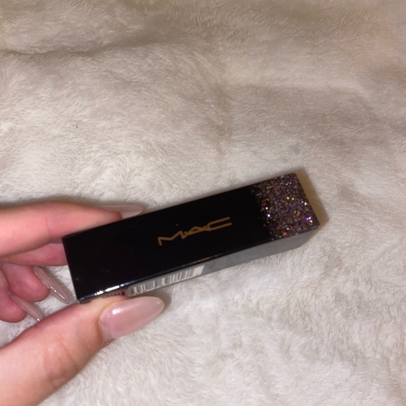 NWT MAC creme lipstick DUBONNET - Picture 5 of 5